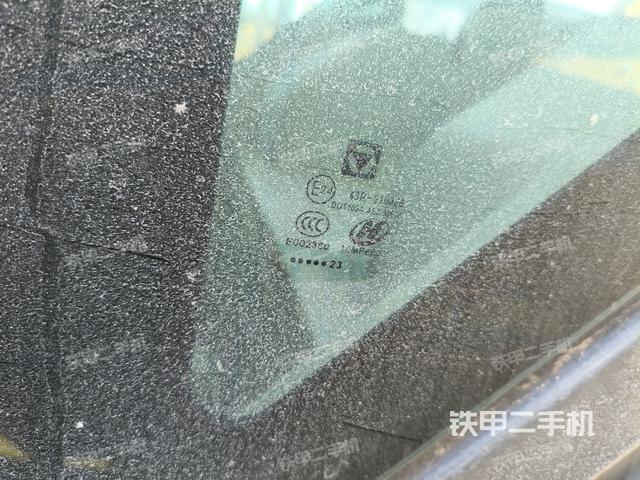 后窗玻璃角標（駕駛室部分）