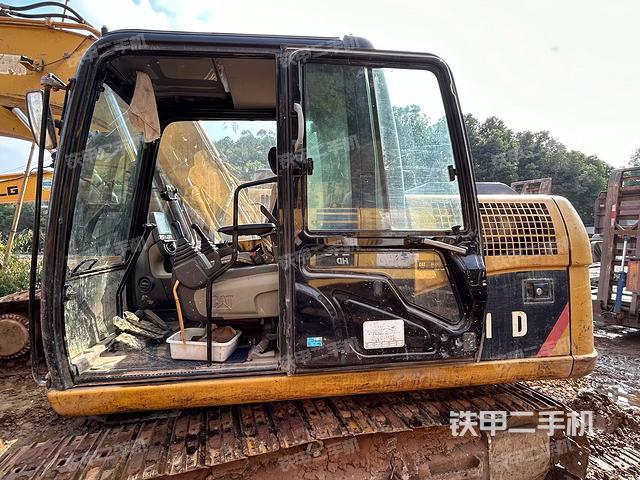 駕駛室整體(整機外觀) 駕駛室整體(整機外觀)