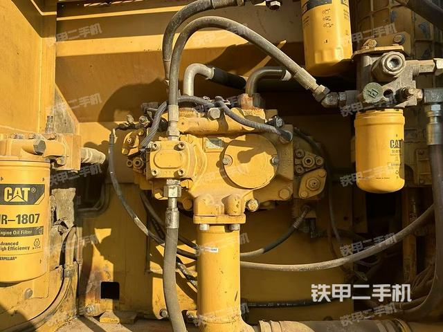 液壓泵艙室正面整體(整機外觀) 液壓泵艙室正面整體(整機外觀)