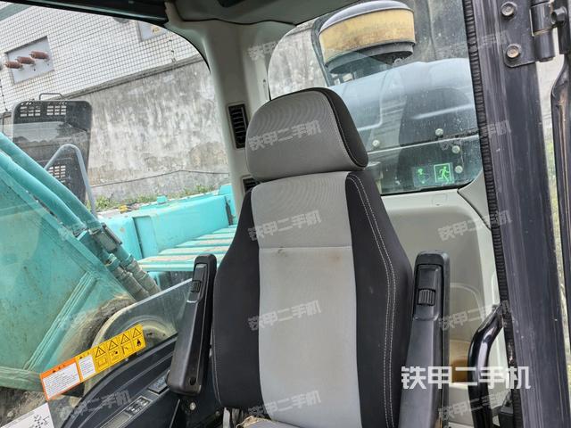 后窗玻璃角標(駕駛室部分) 后窗玻璃角標(駕駛室部分)