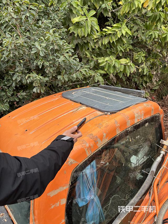 驾驶室顶部（整机外观）