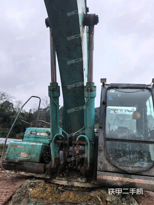 大臂油缸整體?豎拍（工作和回轉(zhuǎn)裝置）