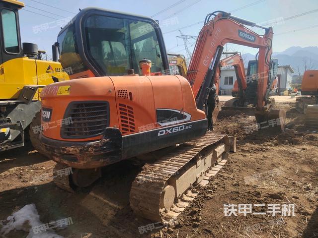 整機(jī)右后45°(整機(jī)外觀) 整機(jī)右后45°(整機(jī)外觀)