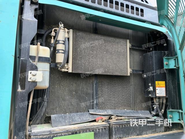 散熱器正面(大件艙室) 散熱器正面(大件艙室)