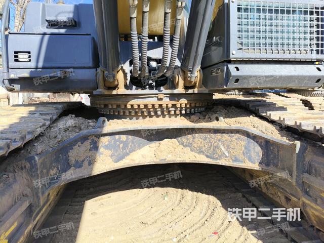 轉(zhuǎn)盤和下車架正前(工作和回轉(zhuǎn)裝置) 轉(zhuǎn)盤和下車架正前(工作和回轉(zhuǎn)裝置)