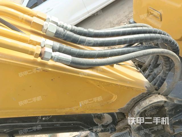 大臂背部俯視(工作和回轉(zhuǎn)裝置) 大臂背部俯視(工作和回轉(zhuǎn)裝置)