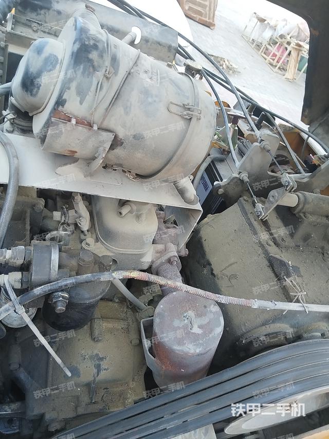 液壓泵艙室正面整體（整機(jī)外觀）