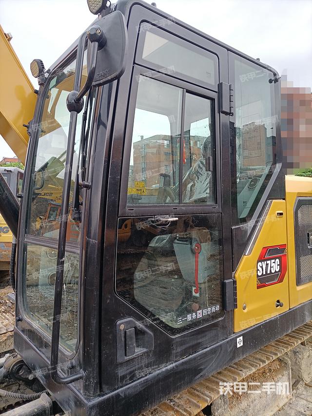 駕駛室整體（整機外觀）