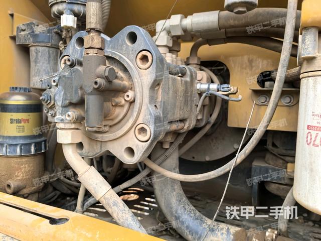 液壓泵艙室正面整體(整機(jī)外觀) 液壓泵艙室正面整體(整機(jī)外觀)