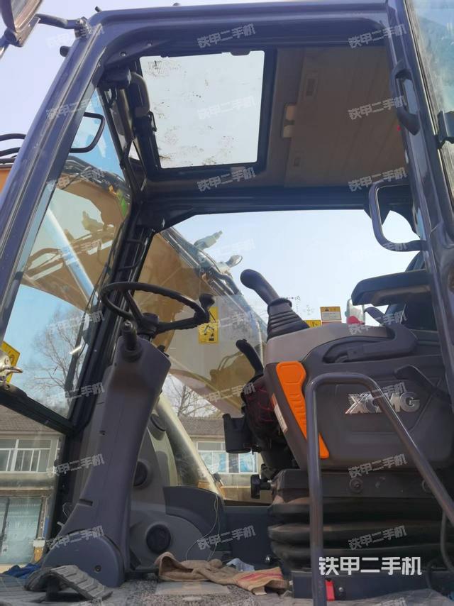 駕駛室整體(整機外觀) 駕駛室整體(整機外觀)