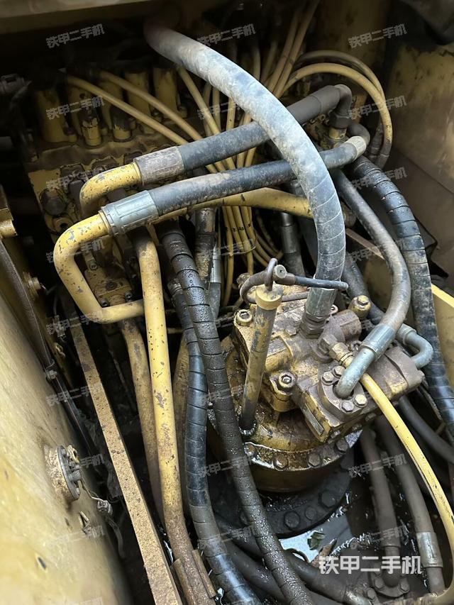 回转马达和主控阀（整机外观）