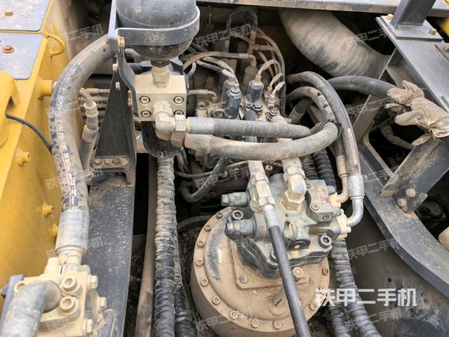 發(fā)動(dòng)機(jī)室（上車部件）