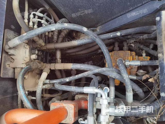 回轉(zhuǎn)馬達和主控閥（整機外觀）