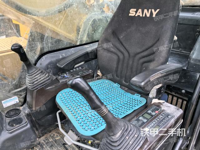 座椅左側(cè)控制臺/音響/含左手柄(駕駛室部分) 座椅左側(cè)控制臺/音響/含左手柄(駕駛室部分)