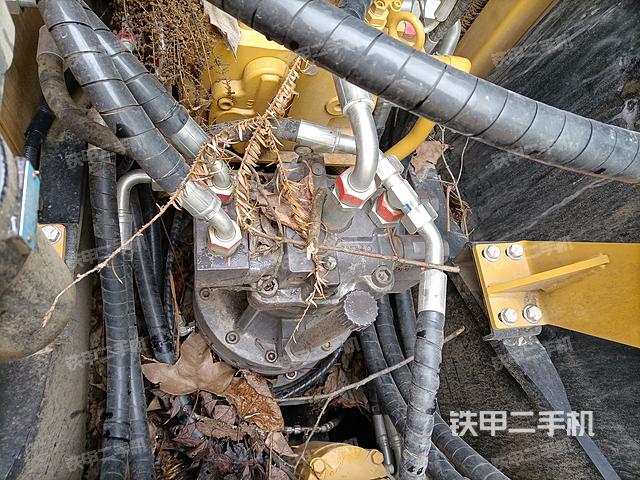 回转马达和主控阀（整机外观）