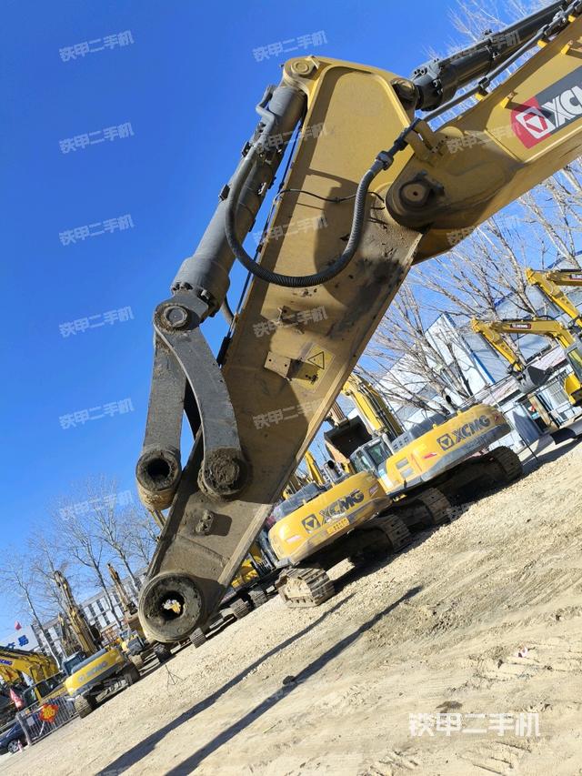 小臂整體左后(工作和回轉(zhuǎn)裝置) 小臂整體左后(工作和回轉(zhuǎn)裝置)
