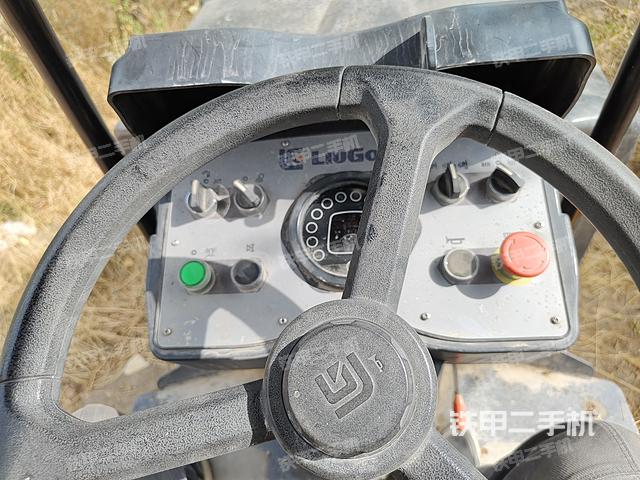 驾驶室操作台（设备外观及核心部件）