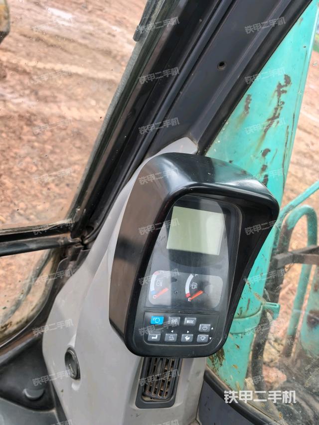 左后方玻璃角標(biāo)（駕駛室部分）