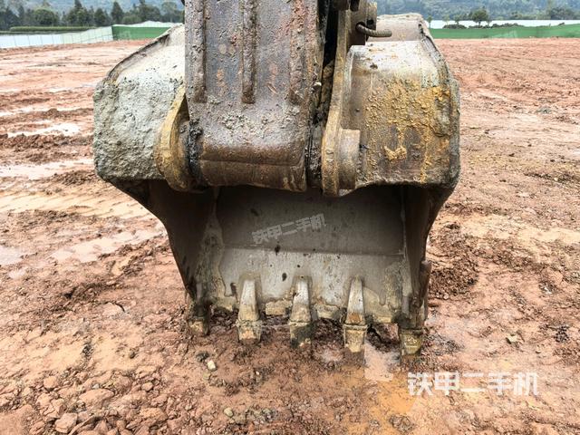 鏟斗右后整體（工作和回轉(zhuǎn)裝置）