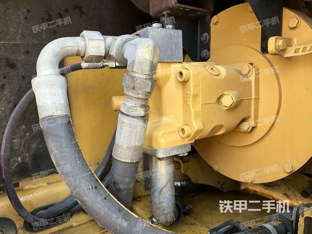 液壓泵艙室正面整體(整機外觀) 液壓泵艙室正面整體(整機外觀)
