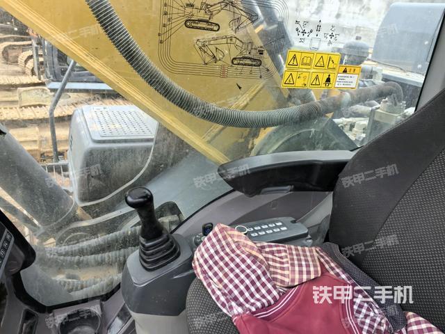 座椅右側(cè)控制臺(tái)/鑰匙門/油門/含右手柄（駕駛室部分）