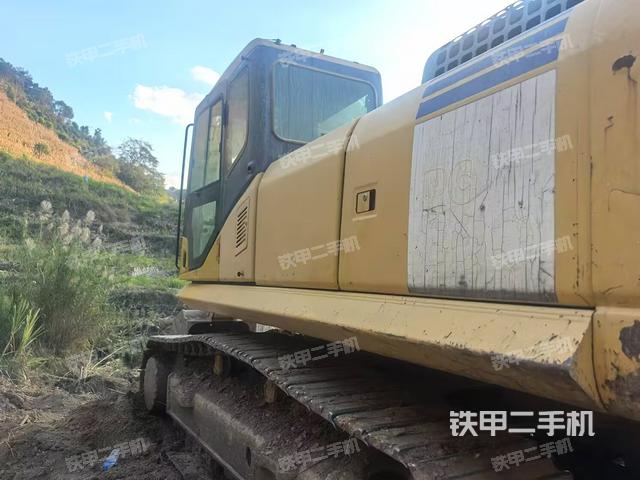 單側(cè)履帶整體(整機(jī)外觀) 單側(cè)履帶整體(整機(jī)外觀)