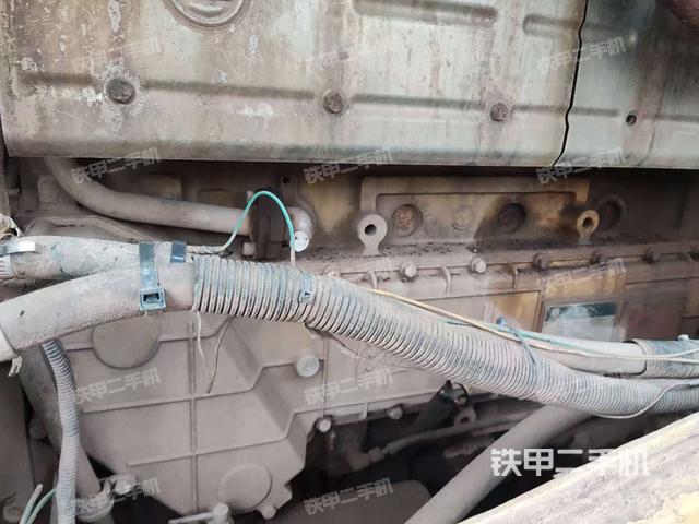 發(fā)動(dòng)機(jī)右側(cè)（整機(jī)外觀及大件）