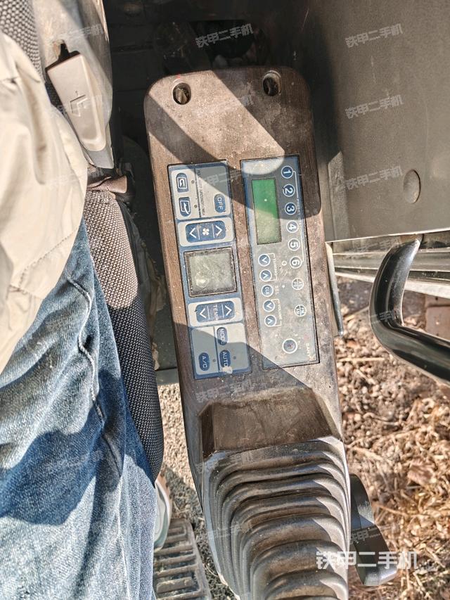 座椅左側(cè)控制臺/音響/含左手柄（駕駛室部分）