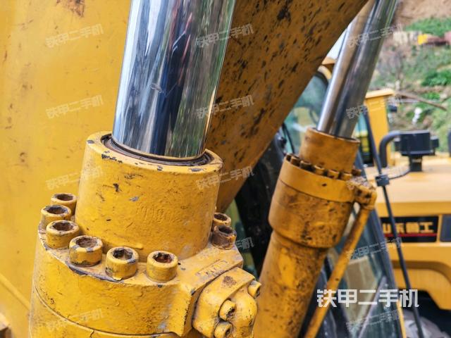 轉(zhuǎn)盤和下車架正前(工作和回轉(zhuǎn)裝置) 轉(zhuǎn)盤和下車架正前(工作和回轉(zhuǎn)裝置)