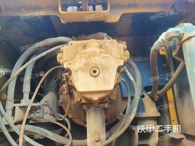 液壓泵艙室正面整體(整機外觀) 液壓泵艙室正面整體(整機外觀)
