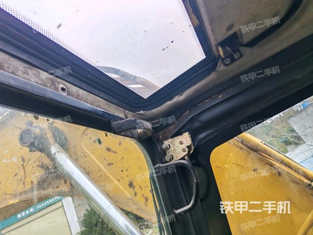 座椅后部(駕駛室部分) 座椅后部(駕駛室部分)