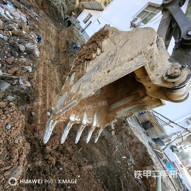 鏟斗右后整體(工作和回轉(zhuǎn)裝置) 鏟斗右后整體(工作和回轉(zhuǎn)裝置)