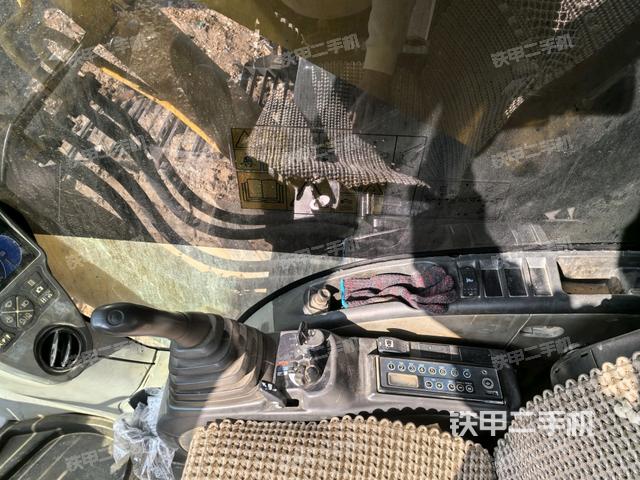 座椅右側(cè)控制臺/鑰匙門/油門/含右手柄(駕駛室部分) 座椅右側(cè)控制臺/鑰匙門/油門/含右手柄(駕駛室部分)