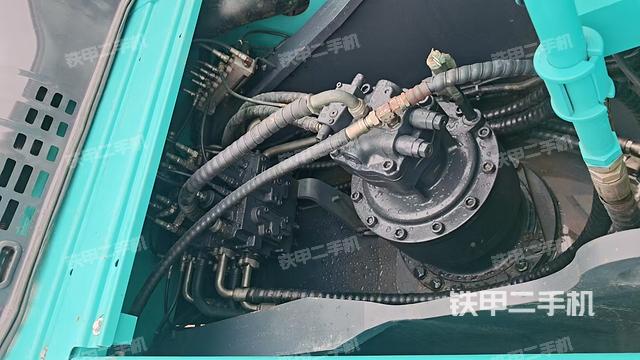 回转马达和主控阀（整机外观）