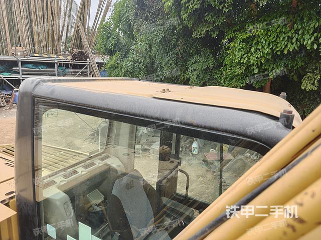 驾驶室顶部（整机外观）