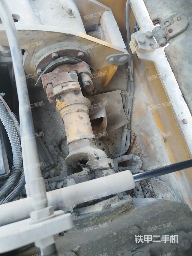 回轉(zhuǎn)馬達(dá)和主控閥（整機(jī)外觀）