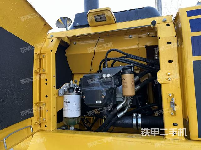 液壓泵艙室正面整體（整機(jī)外觀）