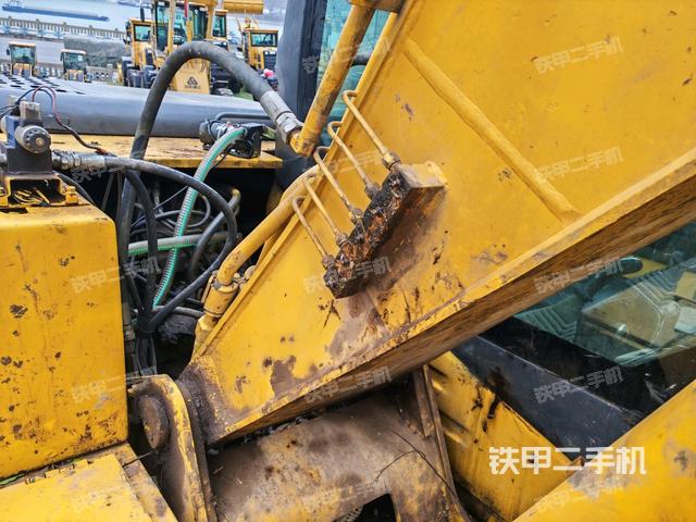 大臂根部?斜視(工作和回轉(zhuǎn)裝置) 大臂根部?斜視(工作和回轉(zhuǎn)裝置)