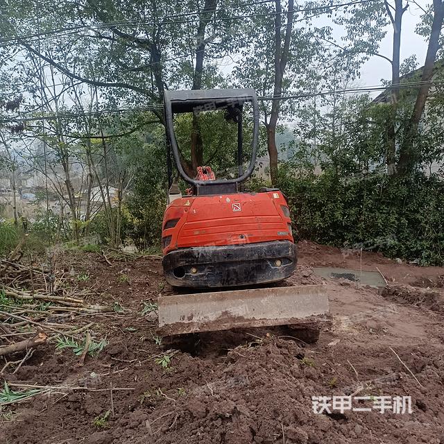 液壓泵艙室正面整體(整機(jī)外觀) 液壓泵艙室正面整體(整機(jī)外觀)
