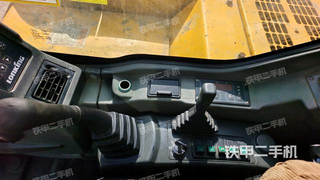 座椅右側(cè)控制臺/鑰匙門/油門/含右手柄（駕駛室部分）