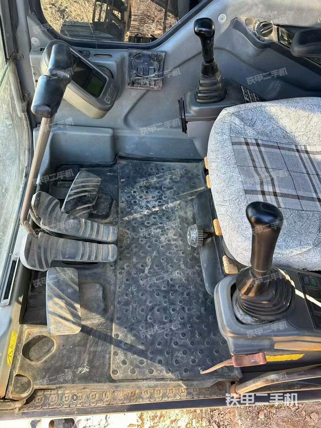 駕駛室整體（整機(jī)外觀）