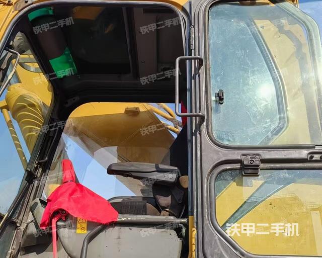駕駛室整體(整機(jī)外觀) 駕駛室整體(整機(jī)外觀)