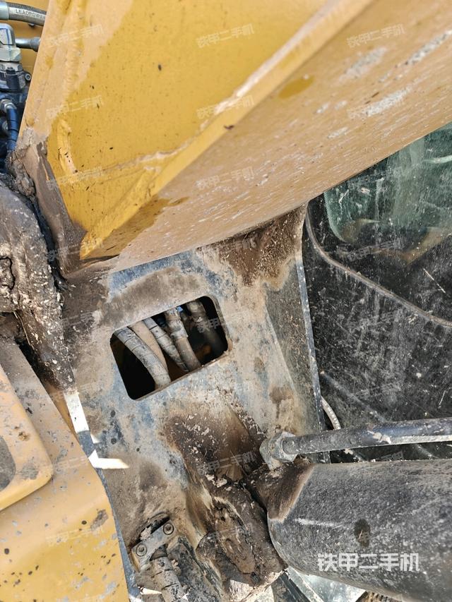 大臂根部?斜（工作和回轉(zhuǎn)裝置）