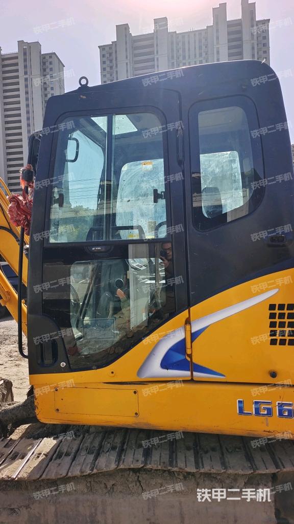 ?駕駛室正側(cè)（駕駛室部分）