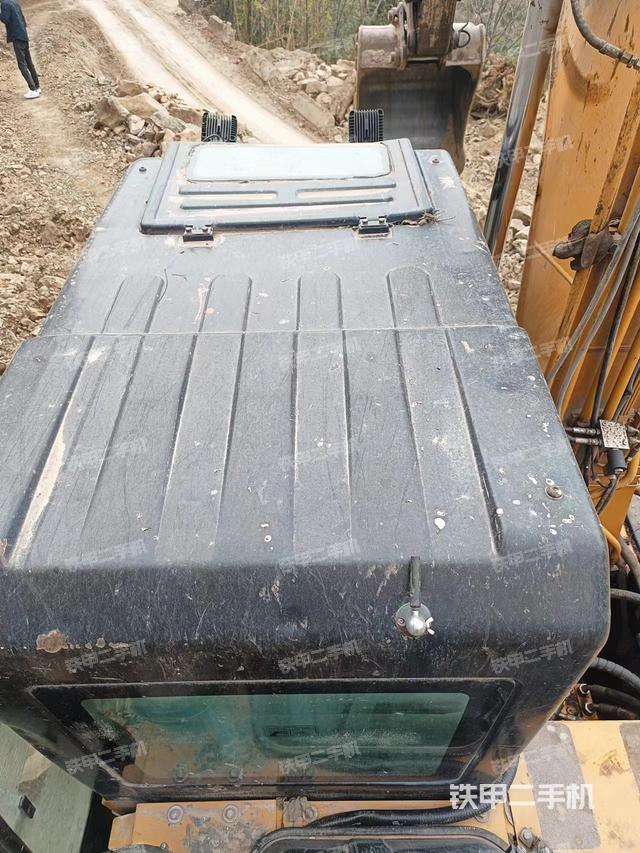 驾驶室顶部（整机外观）