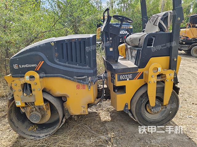 柳工CLG6033E钢胶轮组合压路机