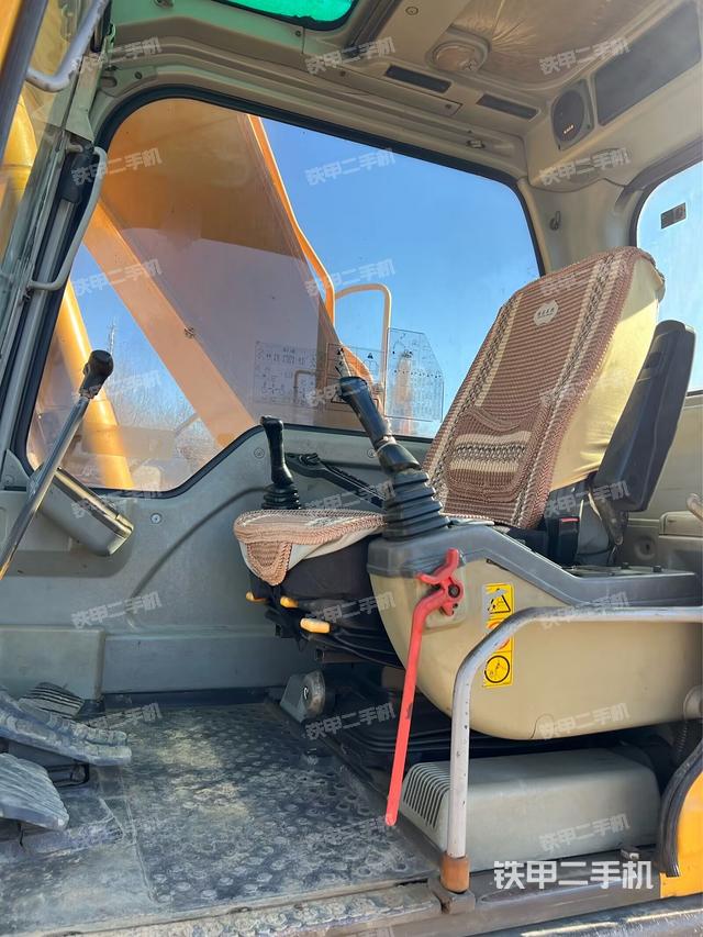 駕駛室整體（整機(jī)外觀）