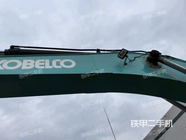 大臂油缸整體?豎拍(工作和回轉裝置) 大臂油缸整體?豎拍(工作和回轉裝置)