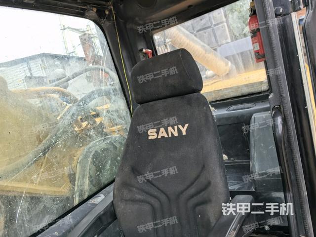 座椅右側(cè)控制臺/鑰匙門/油門/含右手柄(駕駛室部分) 座椅右側(cè)控制臺/鑰匙門/油門/含右手柄(駕駛室部分)