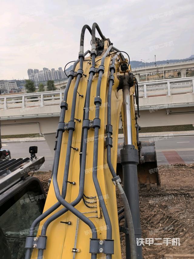 大臂背部俯視（工作和回轉(zhuǎn)裝置）